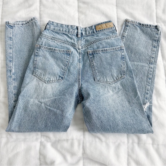 COTTON ON! HIGH WAIST! DISTRESSED LIGHT BLUE JEANS! - Picture 3 of 4